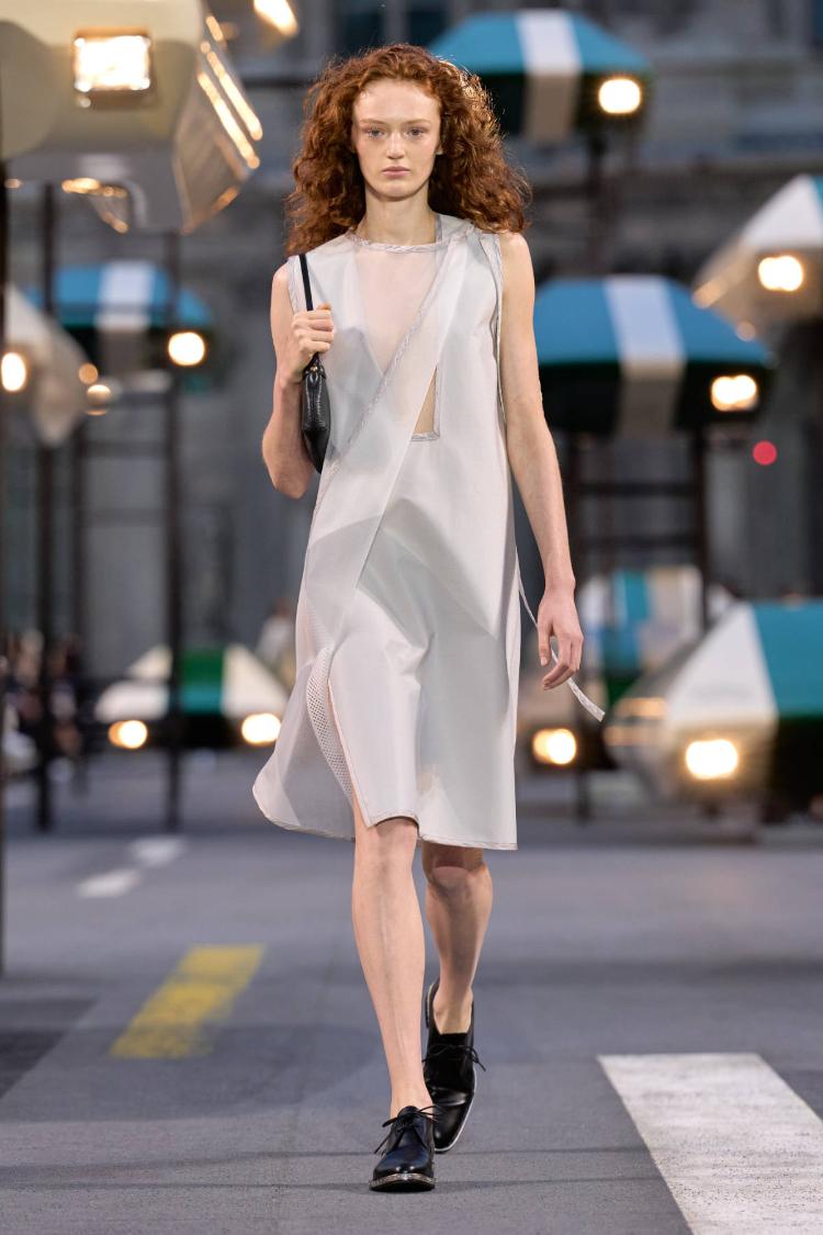 louis-vuitton-prolece-leto-2027-ergonomie-nikolas-geskijer-zenska-modna-kolekcija-1