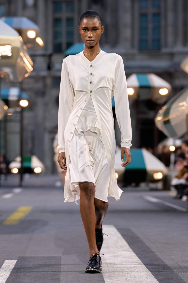 louis-vuitton-prolece-leto-2027-ergonomie-nikolas-geskijer-zenska-modna-kolekcija-3