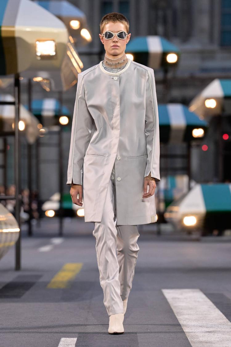 louis-vuitton-prolece-leto-2027-ergonomie-nikolas-geskijer-zenska-modna-kolekcija-8