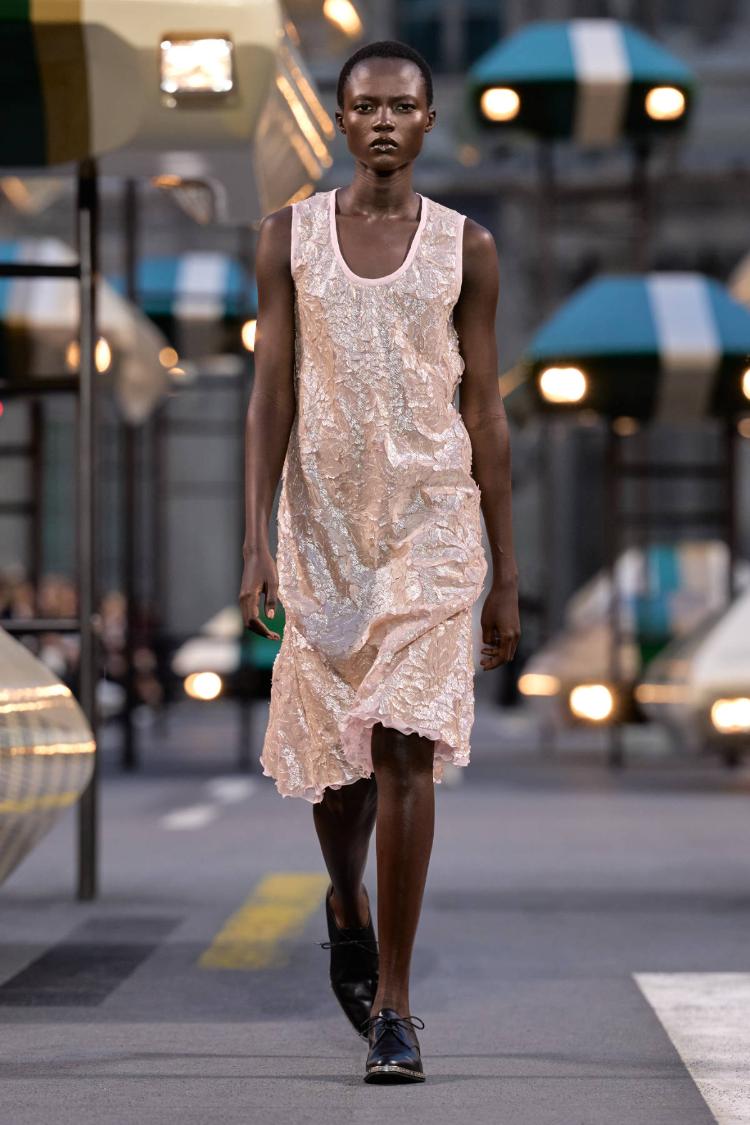 louis-vuitton-prolece-leto-2027-ergonomie-nikolas-geskijer-zenska-modna-kolekcija-7