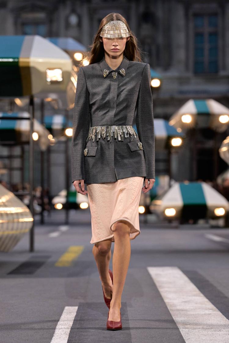 louis-vuitton-prolece-leto-2027-ergonomie-nikolas-geskijer-zenska-modna-kolekcija-17