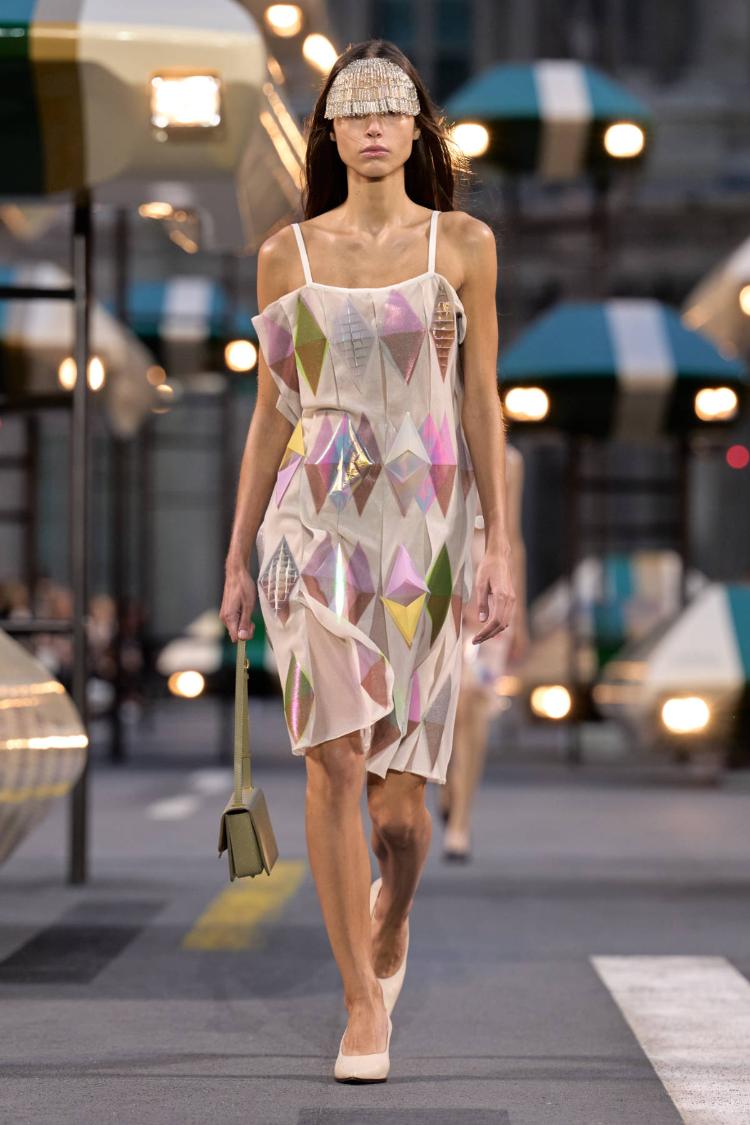 louis-vuitton-prolece-leto-2027-ergonomie-nikolas-geskijer-zenska-modna-kolekcija-20