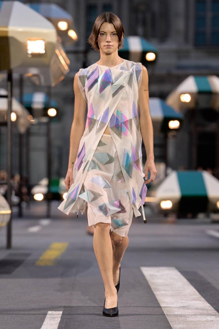 louis-vuitton-prolece-leto-2027-ergonomie-nikolas-geskijer-zenska-modna-kolekcija-22