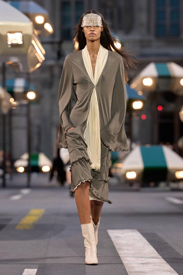 louis-vuitton-prolece-leto-2027-ergonomie-nikolas-geskijer-zenska-modna-kolekcija-25