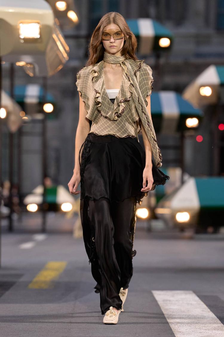 louis-vuitton-prolece-leto-2027-ergonomie-nikolas-geskijer-zenska-modna-kolekcija-27