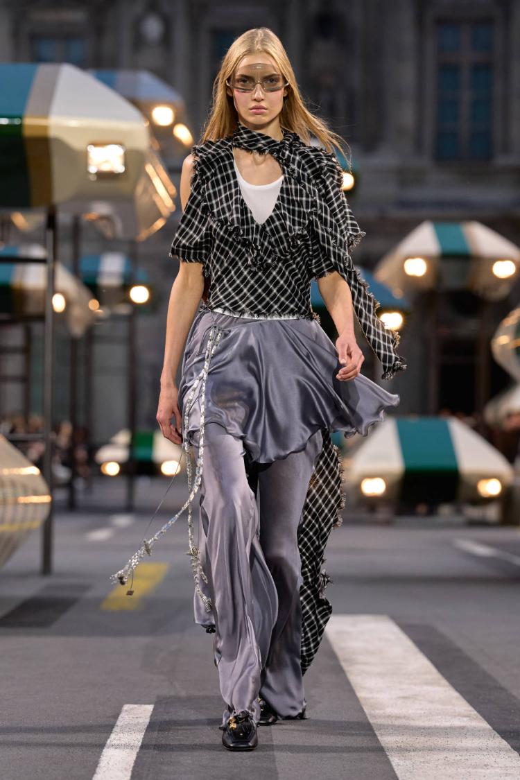 louis-vuitton-prolece-leto-2027-ergonomie-nikolas-geskijer-zenska-modna-kolekcija-30