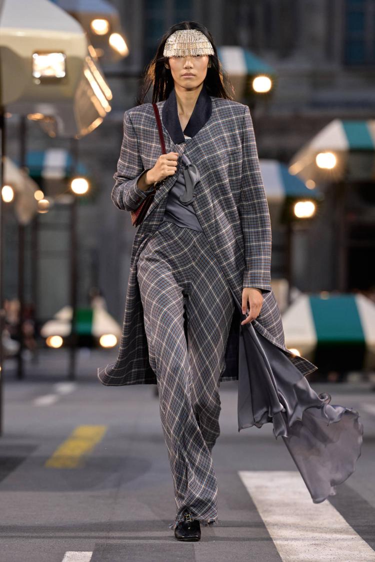 louis-vuitton-prolece-leto-2027-ergonomie-nikolas-geskijer-zenska-modna-kolekcija-31