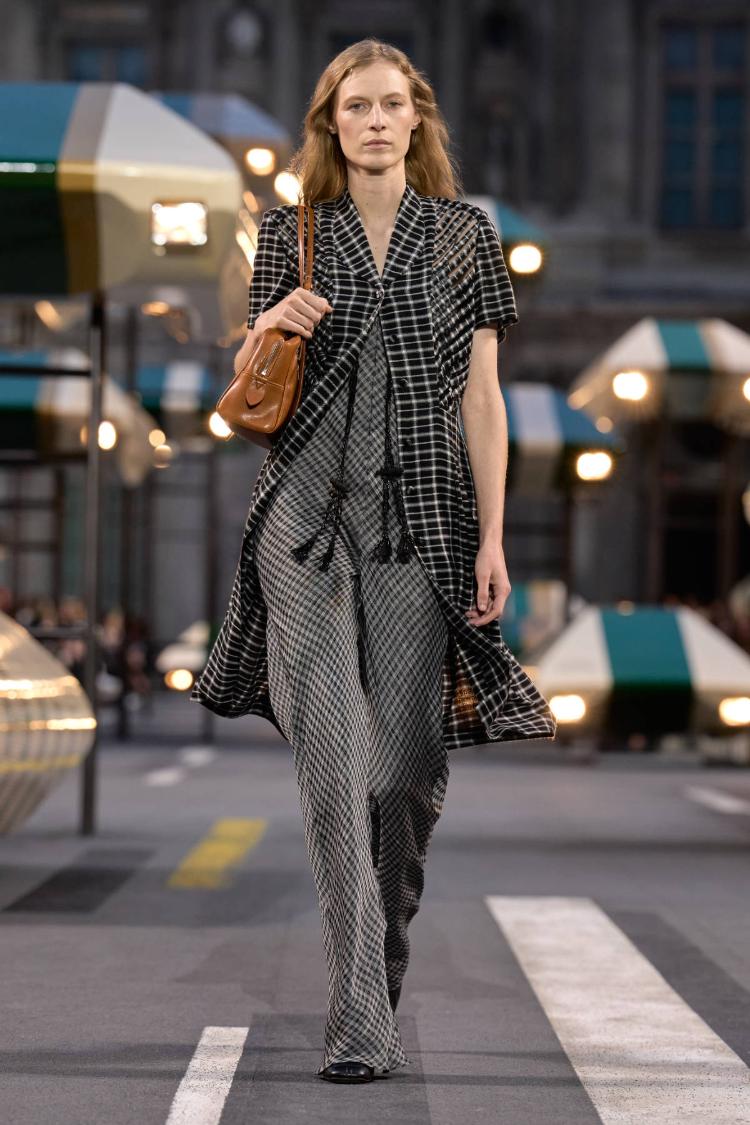 louis-vuitton-prolece-leto-2027-ergonomie-nikolas-geskijer-zenska-modna-kolekcija-32