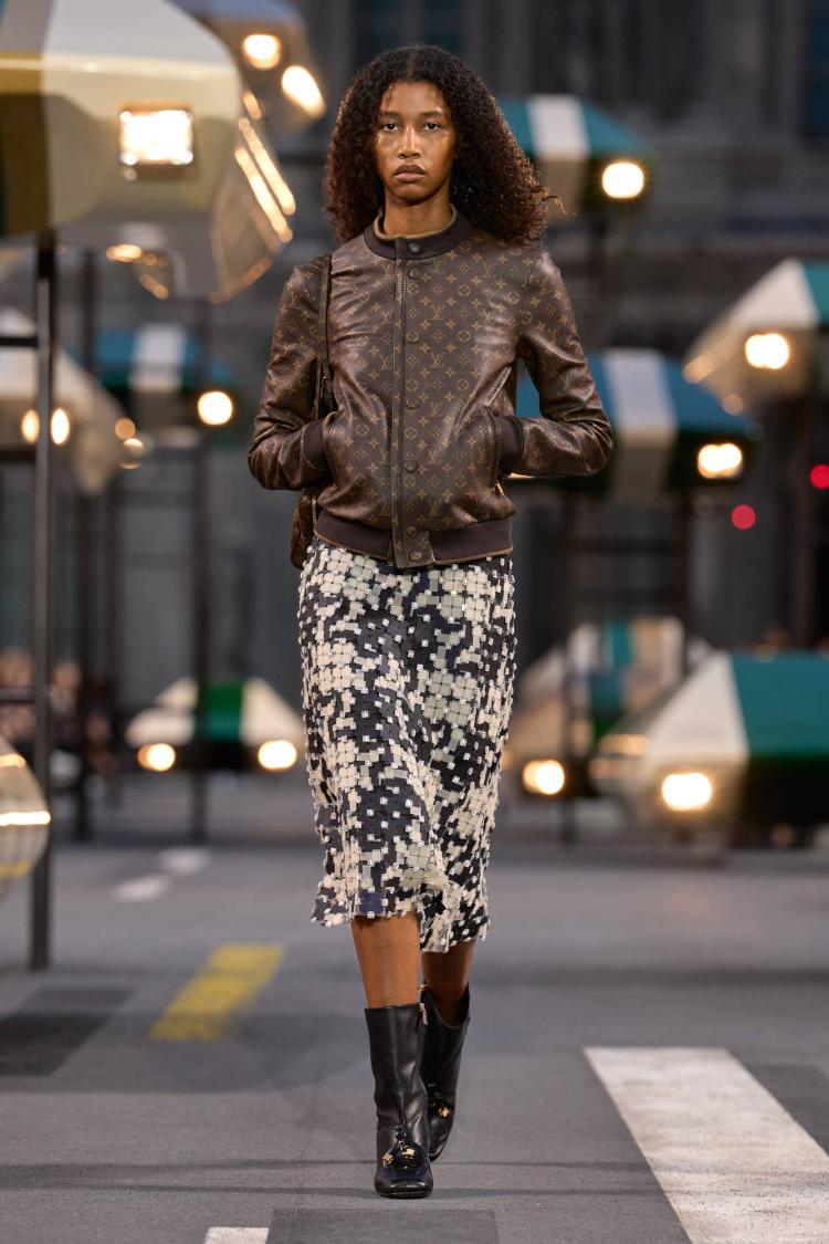 louis-vuitton-prolece-leto-2027-ergonomie-nikolas-geskijer-zenska-modna-kolekcija-37