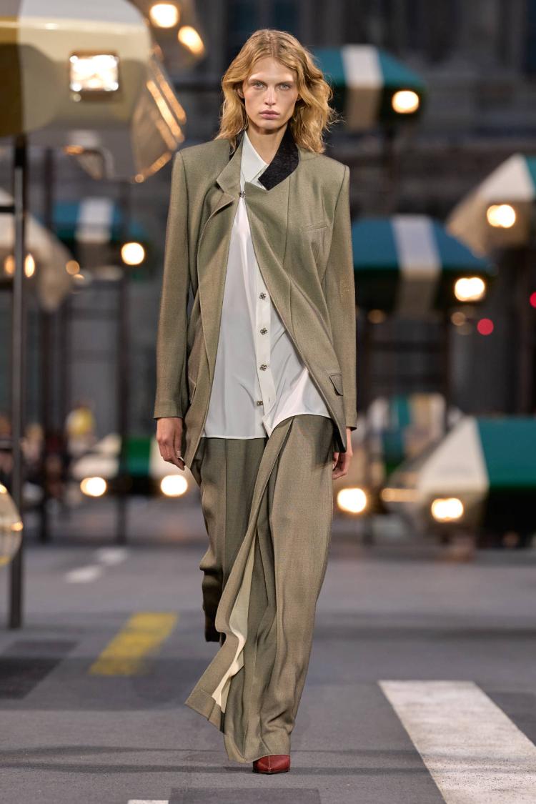 louis-vuitton-prolece-leto-2027-ergonomie-nikolas-geskijer-zenska-modna-kolekcija-39