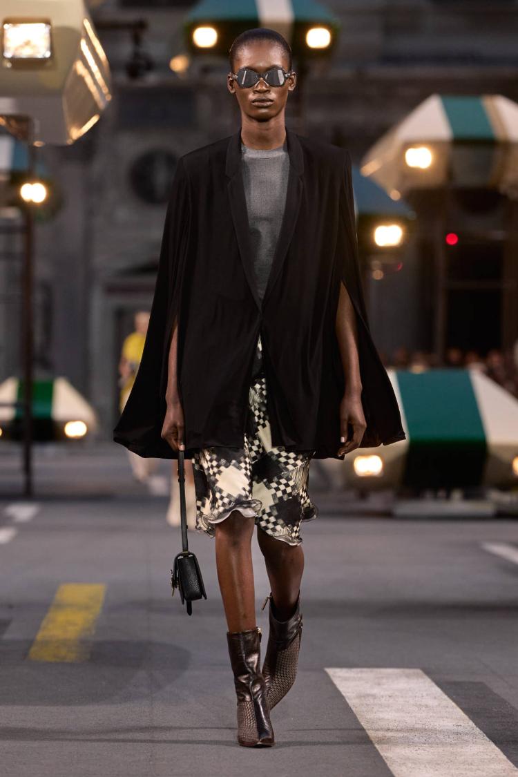 louis-vuitton-prolece-leto-2027-ergonomie-nikolas-geskijer-zenska-modna-kolekcija-41