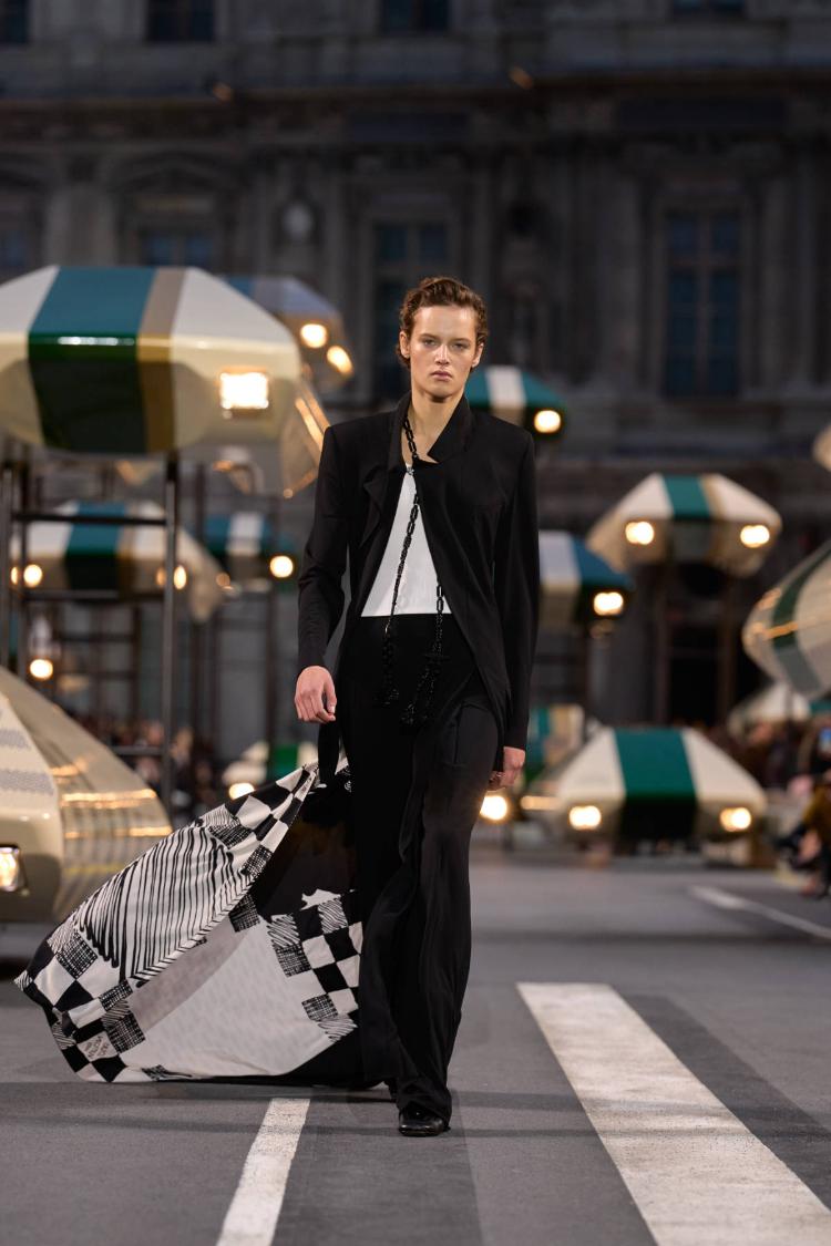 louis-vuitton-prolece-leto-2027-ergonomie-nikolas-geskijer-zenska-modna-kolekcija-46