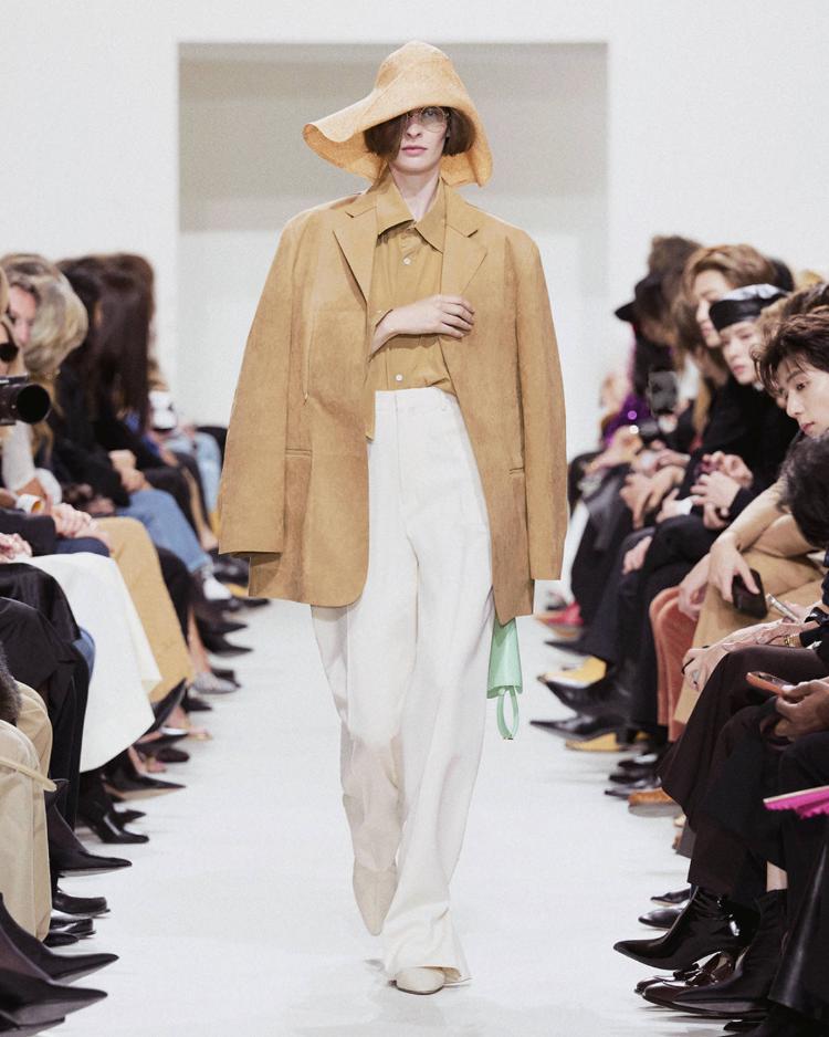 celine-ete-2027-positive-obsession-majkl-rajder-zenska-modna-kolekcija-7