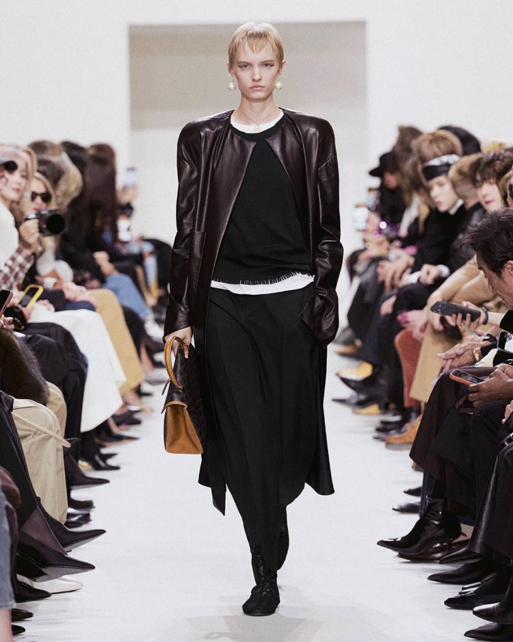 celine-ete-2027-positive-obsession-majkl-rajder-zenska-modna-kolekcija-9