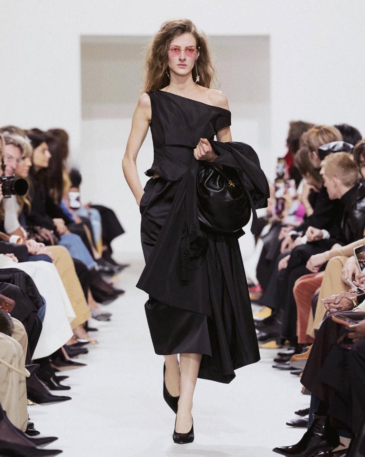 celine-ete-2027-positive-obsession-majkl-rajder-zenska-modna-kolekcija-11