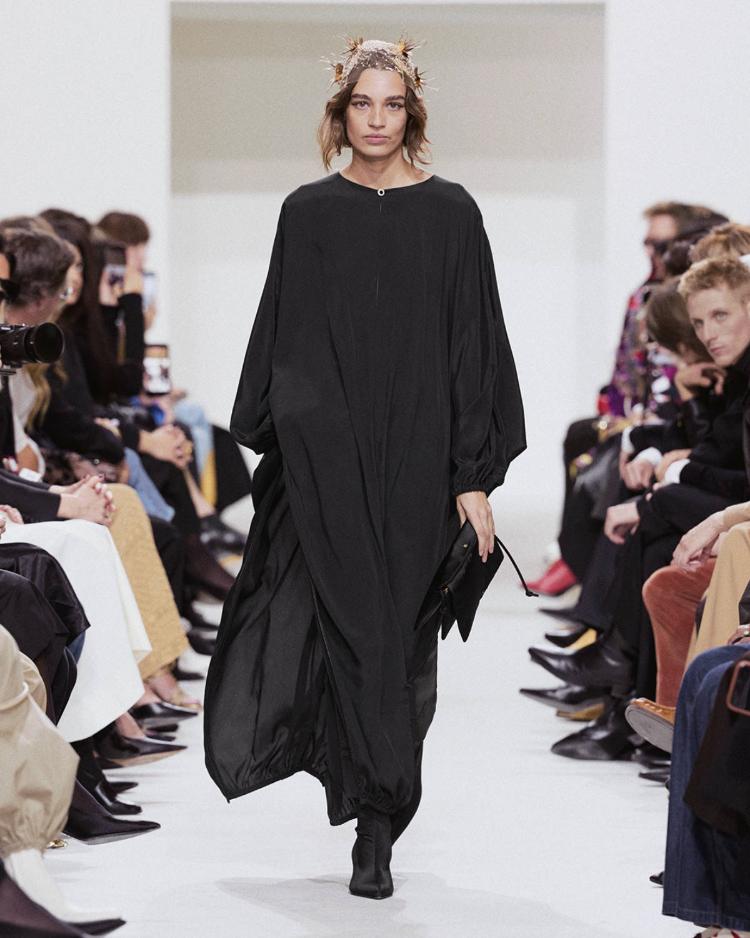 celine-ete-2027-positive-obsession-majkl-rajder-zenska-modna-kolekcija-42