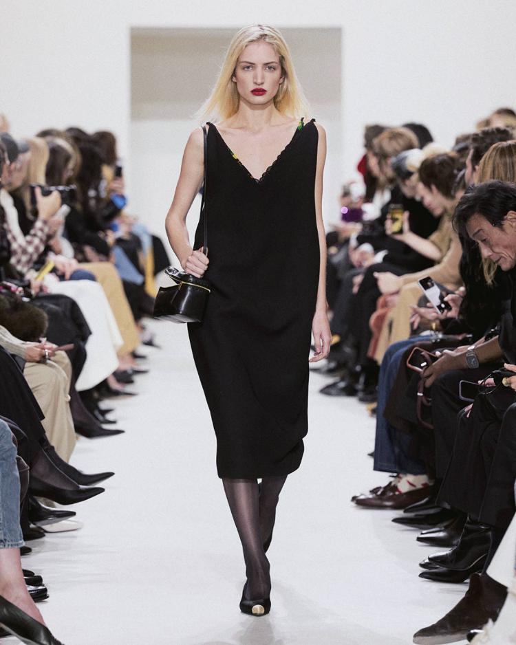 celine-ete-2027-positive-obsession-majkl-rajder-zenska-modna-kolekcija-58