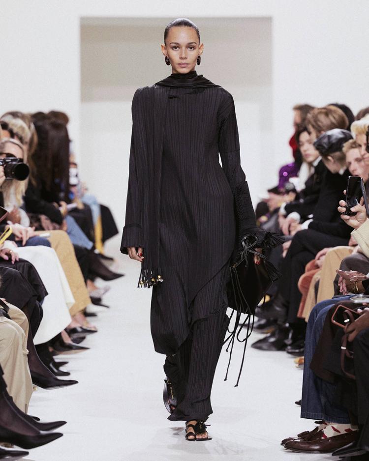 celine-ete-2027-positive-obsession-majkl-rajder-zenska-modna-kolekcija-60