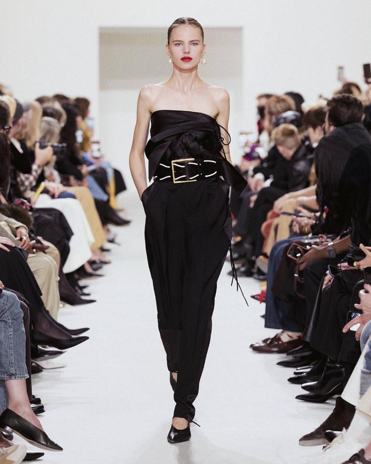 celine-ete-2027-positive-obsession-majkl-rajder-zenska-modna-kolekcija-61