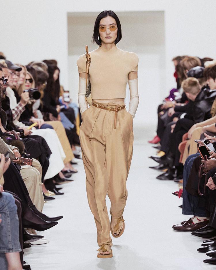 celine-ete-2027-positive-obsession-majkl-rajder-zenska-modna-kolekcija-64