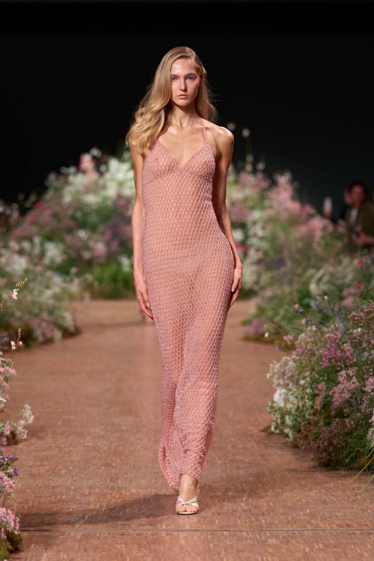 elie-saab-prolece-leto-2027-a-fleur-de-peau-romanticne-haljine-modna-kolekcija-18