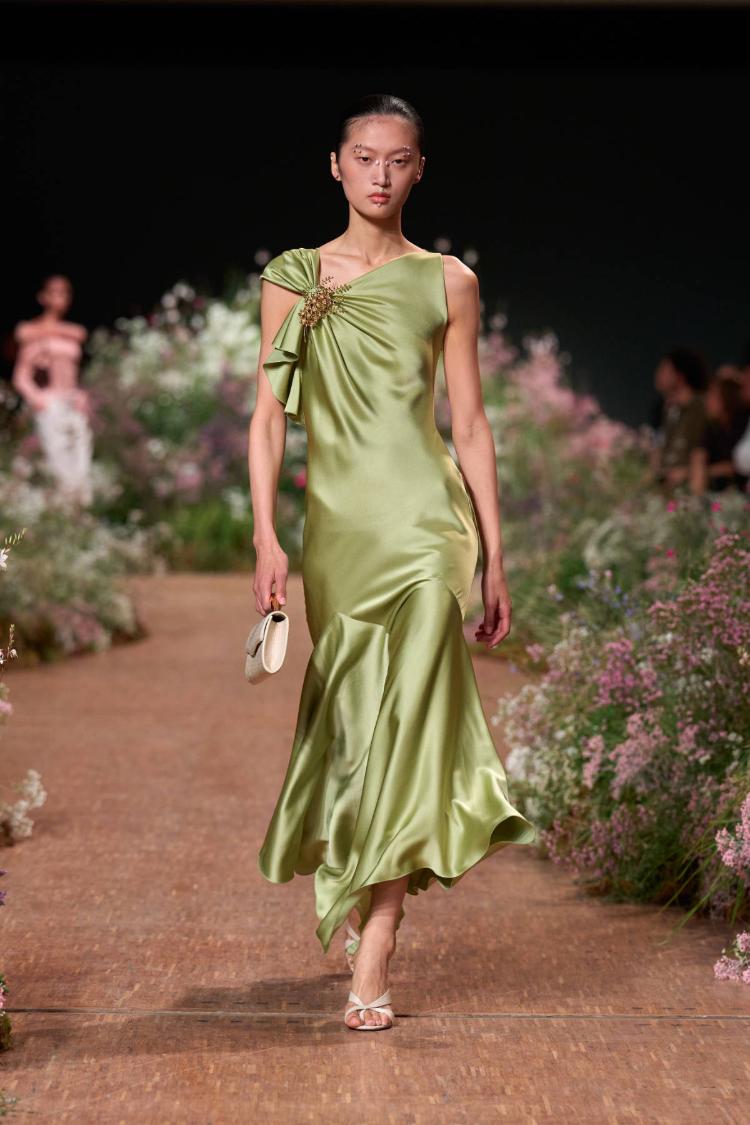 elie-saab-prolece-leto-2027-a-fleur-de-peau-romanticne-haljine-modna-kolekcija-20