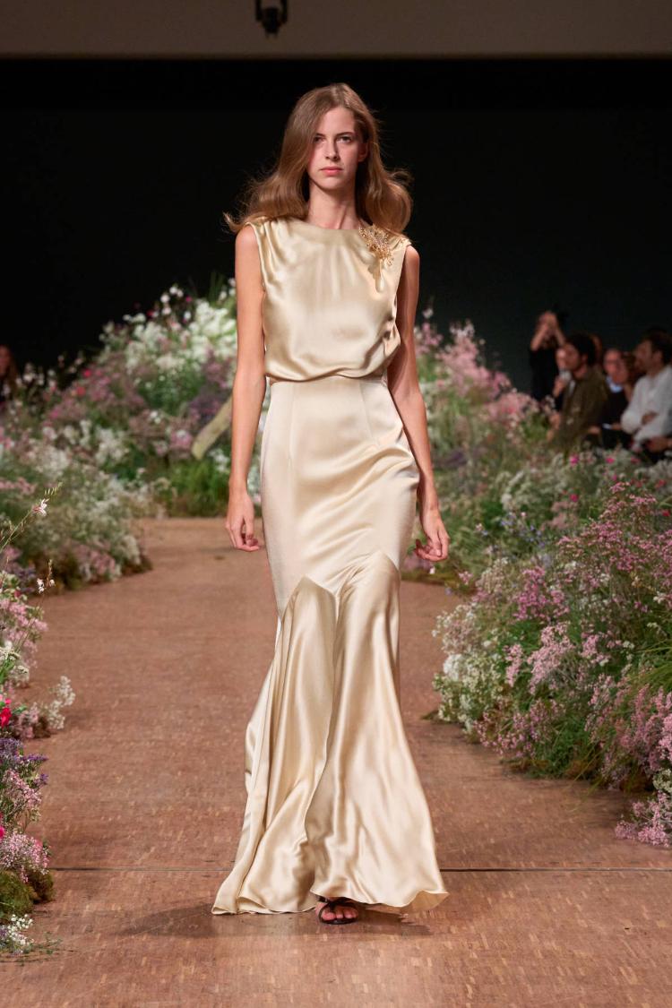 elie-saab-prolece-leto-2027-a-fleur-de-peau-romanticne-haljine-modna-kolekcija-43