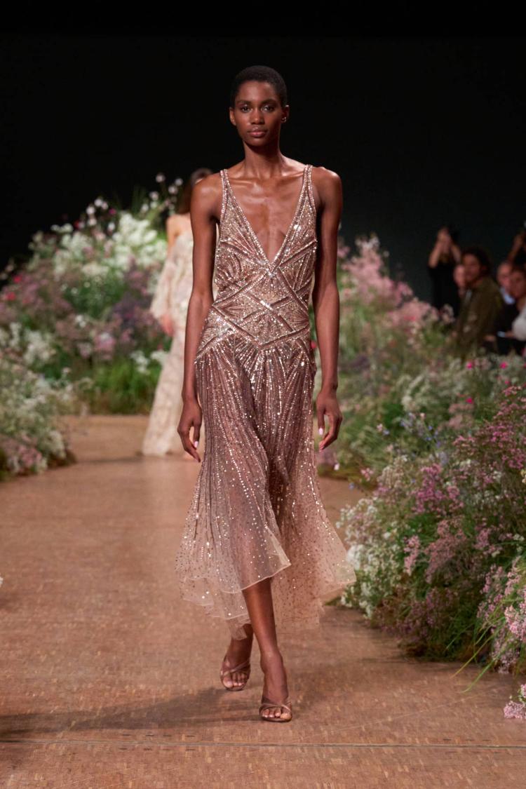 elie-saab-prolece-leto-2027-a-fleur-de-peau-romanticne-haljine-modna-kolekcija-45
