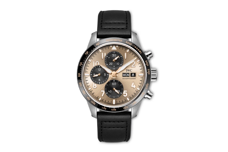 iwc-pilots-watch-performance-chronograph-41-year-of-the-goat-2027-luksuzni-sat-zlatni-brojcanik-1