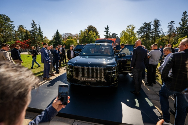 zeekr-9x-ultra-2026-luksuzni-super-hibrid-suv-srbija-5