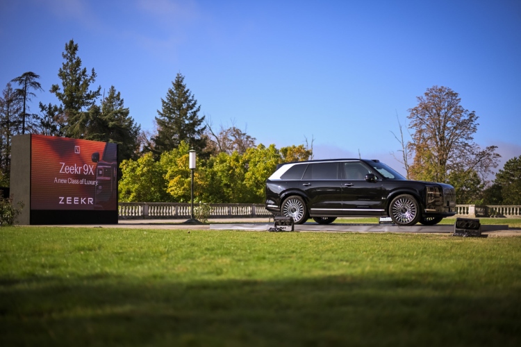 zeekr-9x-ultra-2026-luksuzni-super-hibrid-suv-srbija-7