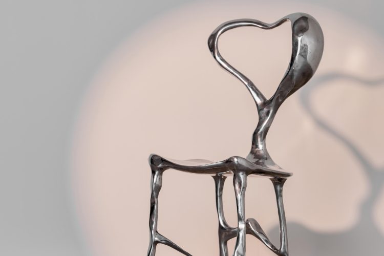 sami-savatli-love-kolekcija-love-chair-side-table-kolekcionarski-dizajn-namestaj-2026-12