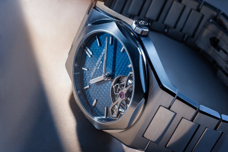 girard-perregaux-laureato-fifty-tourbillon-39mm
