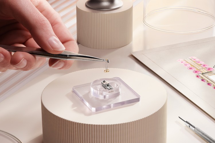 jaeger-lecoultre-101-secrets-high-jewellery-sat-dijamanti-safiri-6