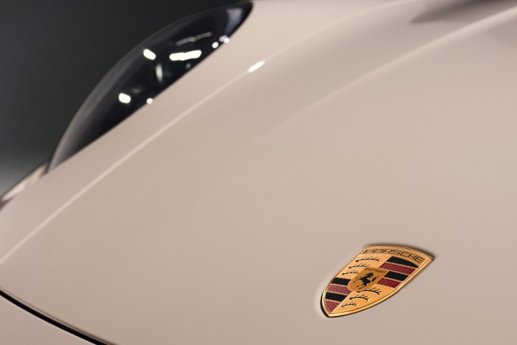 porsche-911-turbo-s-sadu-edition-kuvajt-2026-7