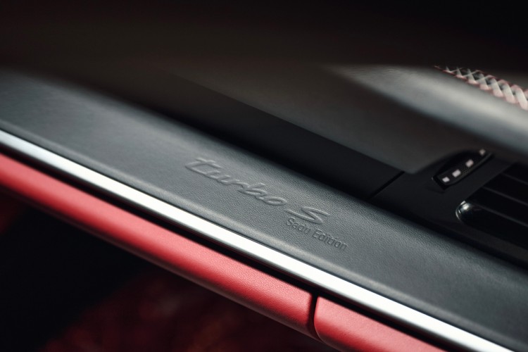 porsche-911-turbo-s-sadu-edition-kuvajt-2026-19