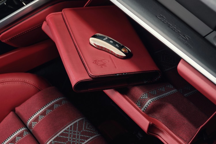 porsche-911-turbo-s-sadu-edition-kuvajt-2026-15