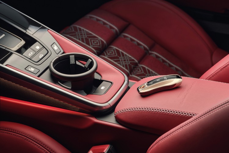 porsche-911-turbo-s-sadu-edition-kuvajt-2026-13