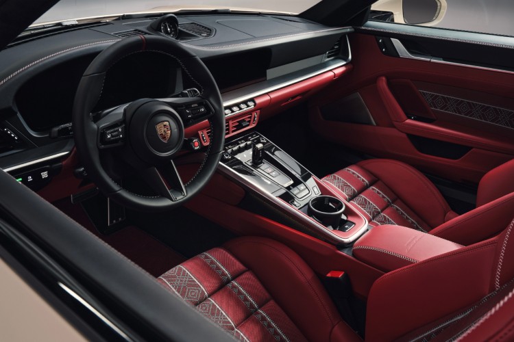 porsche-911-turbo-s-sadu-edition-kuvajt-2026-12