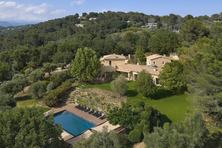 villa-elaia-cannes-francuska-marcoux-mathern-associes-luksuzna-mediteranska-vila-arhitektura-enterij-61
