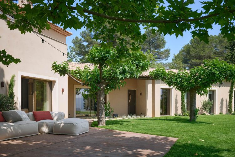 villa-elaia-cannes-francuska-marcoux-mathern-associes-luksuzna-mediteranska-vila-arhitektura-enterij-47