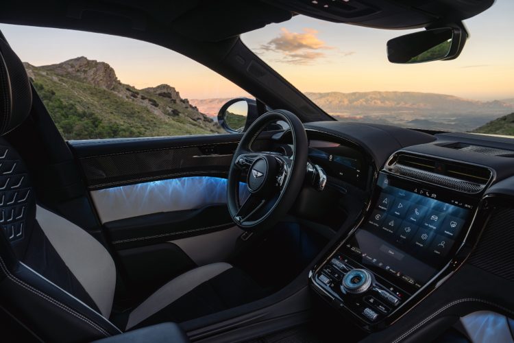bentley-torcal-s-prvi-elektricni-bentley-luksuzni-suv-2026-15