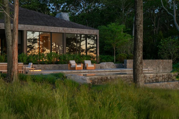 sag-harbor-bay-laguardia-design-group-luksuzna-kuca-bazen-pejzazna-arhitektura-2026-4