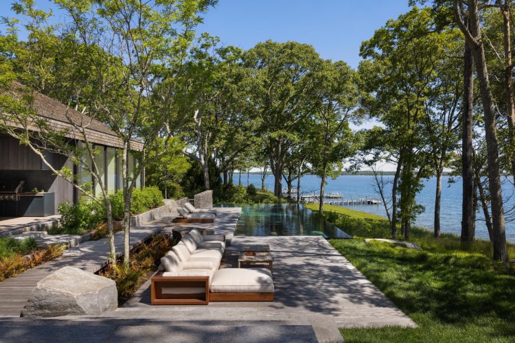 sag-harbor-bay-laguardia-design-group-luksuzna-kuca-bazen-pejzazna-arhitektura-2026-9