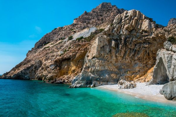 Solo putovanje: 5 najboljih letnjih destinacija u Grčkoj za one koji vole da putuju sami