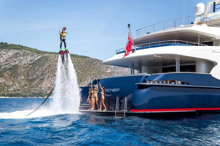 Vrhunske „superyacht“ igračke za milijardere koji vole avanture