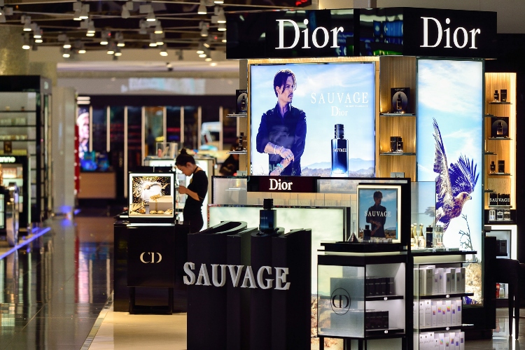 Dior butik sa Sauvage parfemima u Dubaiju
