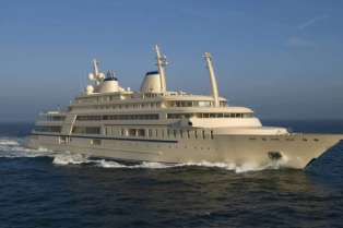 Sultan od Omana prodaje svoju veličanstvenu „plutajuću palatu“