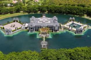 Zamak izgrađen na slatkovodnom jezeru može biti vaš za 19,7 miliona dolara