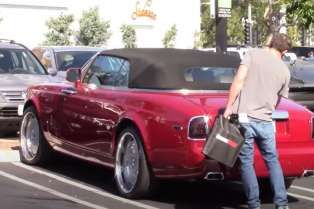 Urnebesno: Ben Aflek je pozajmio Rolls-Royce od Džej Lo, ali nije uspeo da otvori gepek